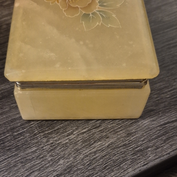 Vintage Genuine Alabaster Floral Trinket Jewelry Box Made in Italy - Picture 6 of 10